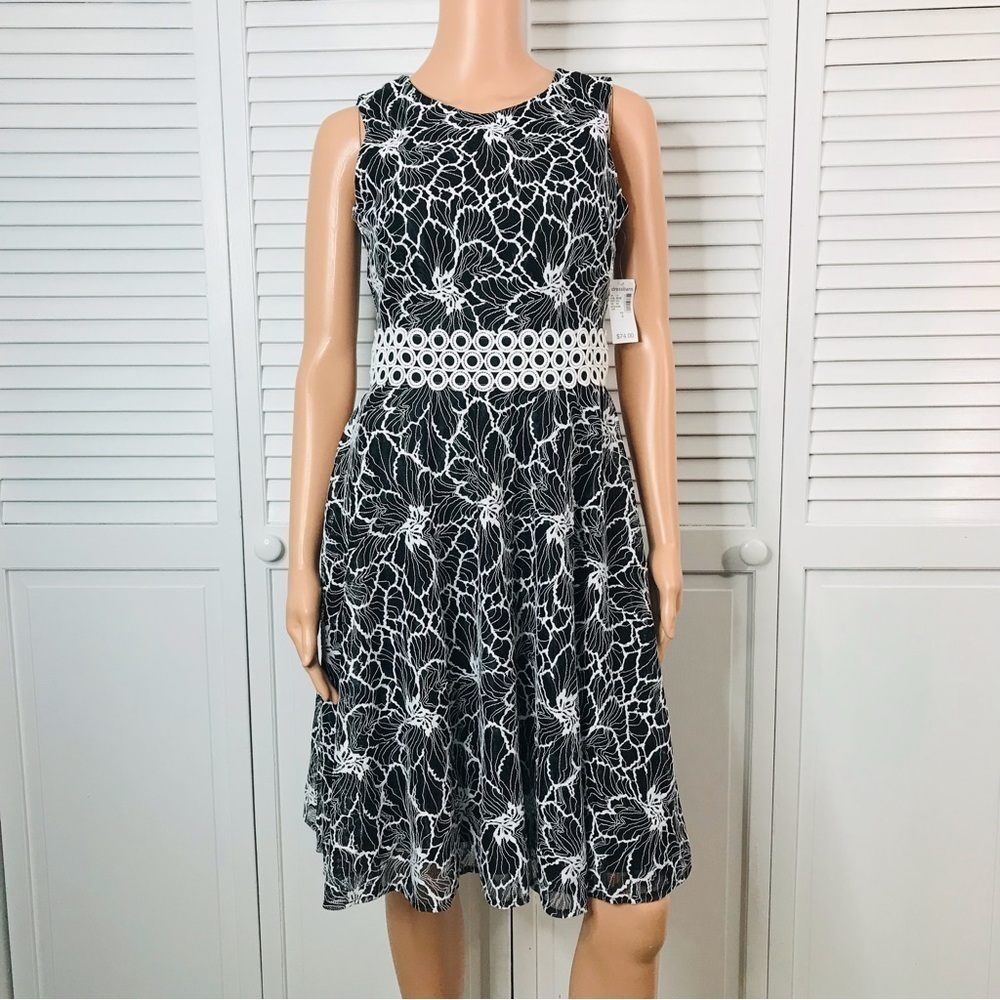 New TAYLOR Black Sleeveless Floral Print Lace Waist Dress Size 4